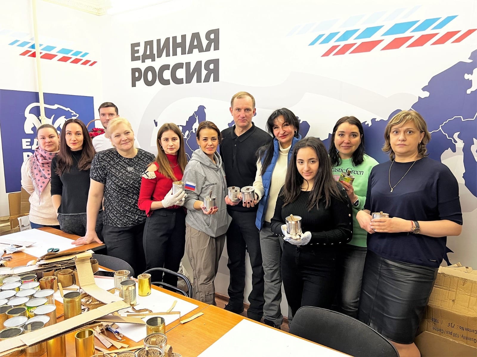 На территории района Марьина роща продолжается Акция «Блиндажная свеча», направленная на помощь военнослужащим в зоне СВО. Продолжили работу при участие Беляева Алексея Александровича - префекта СВАО, Куревлевой Светланы Анатольевны - заместителя префекта